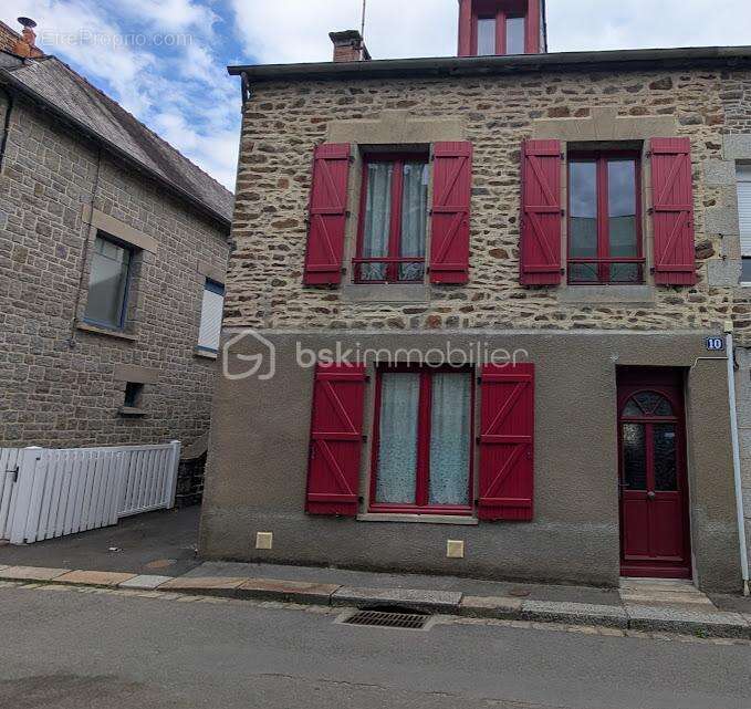 Maison à FOUGERES