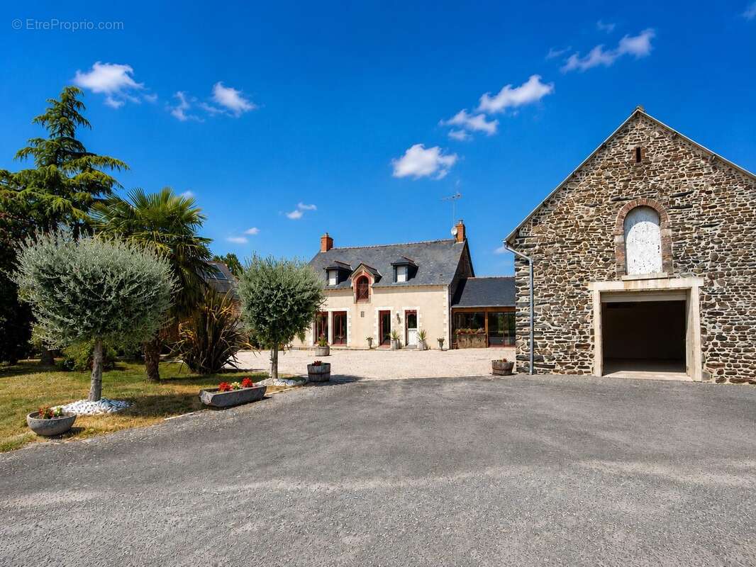 Maison 175 m² à Argentre-Du-Plessis  - photo 2