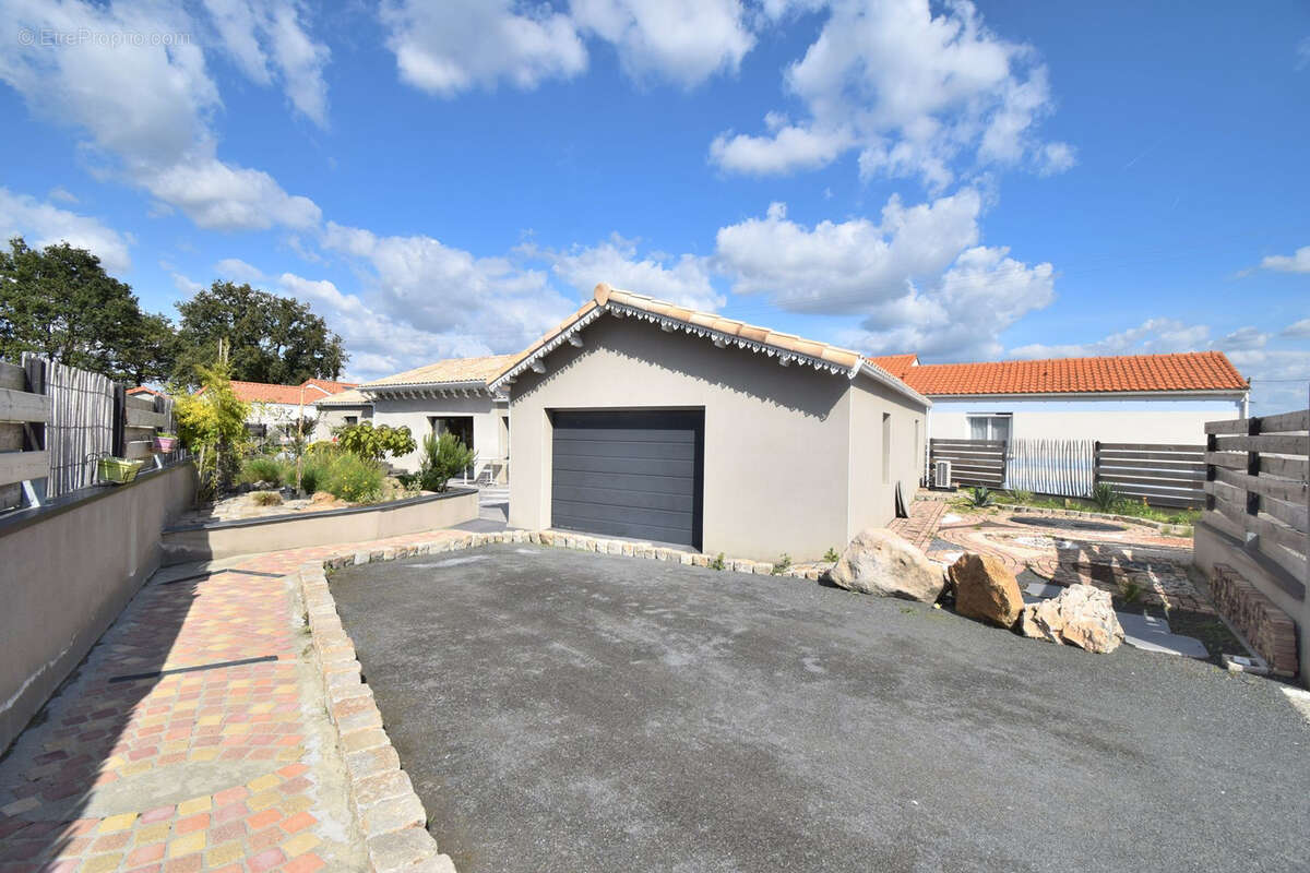 Maison à GENESTON