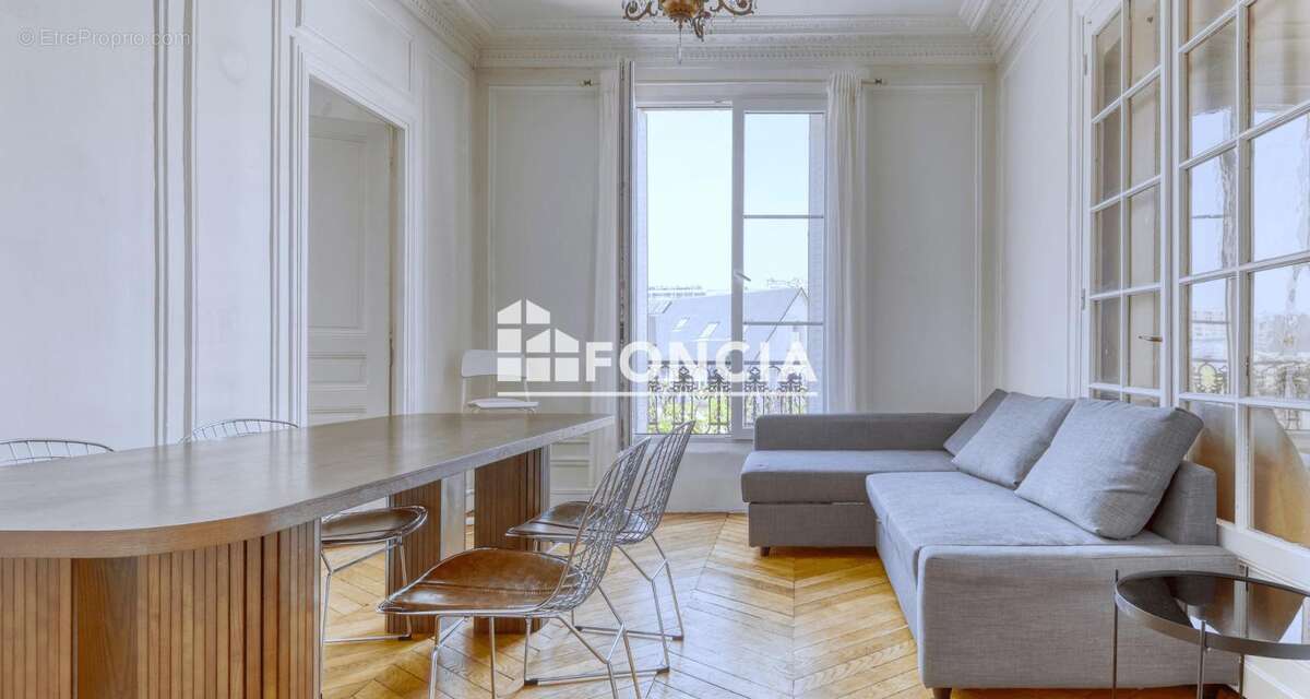 Appartement à PARIS-16E