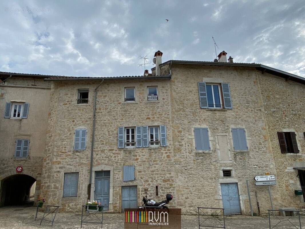 Appartement à PONCIN