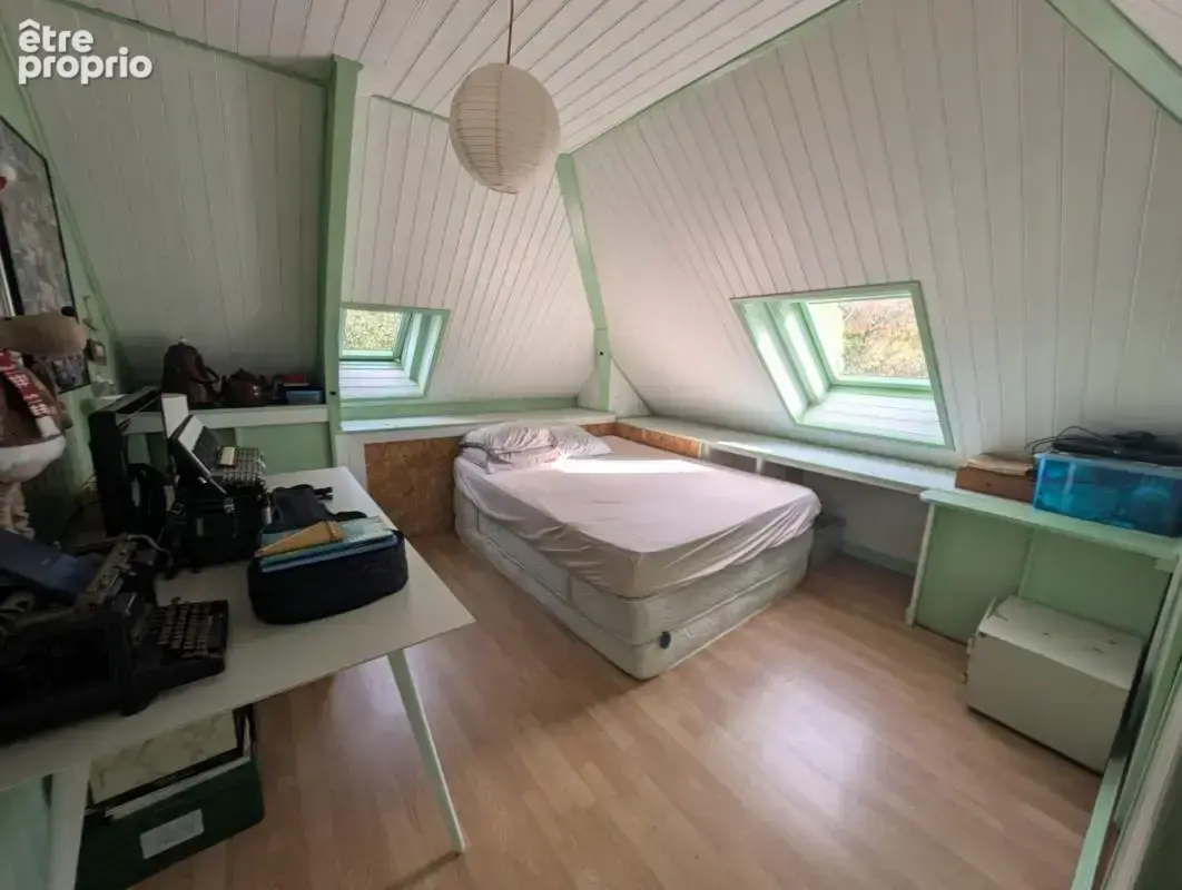 À vendre – maison de campagne avec plus de 5 000 m² de terrain, enclos pour animaux et bâtiment annexe - photo 10