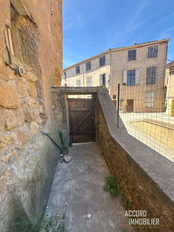 Appartement à PUISSALICON