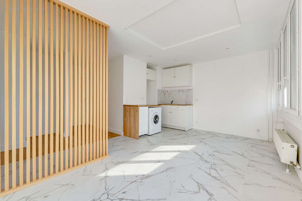 Appartement à PARIS-14E