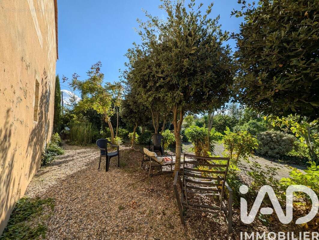 Maison 142 m² à Ambares-Et-Lagrave  - photo 3