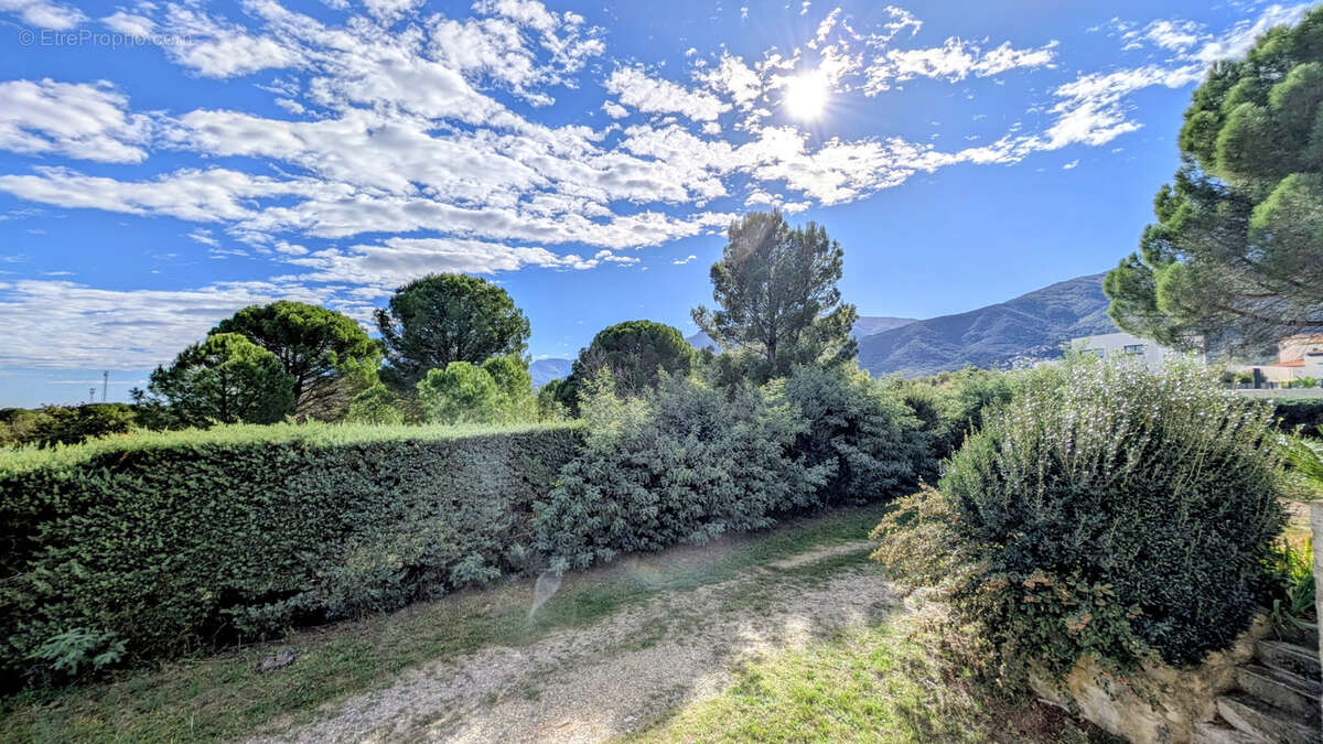 Maison à VILLELONGUE-DELS-MONTS