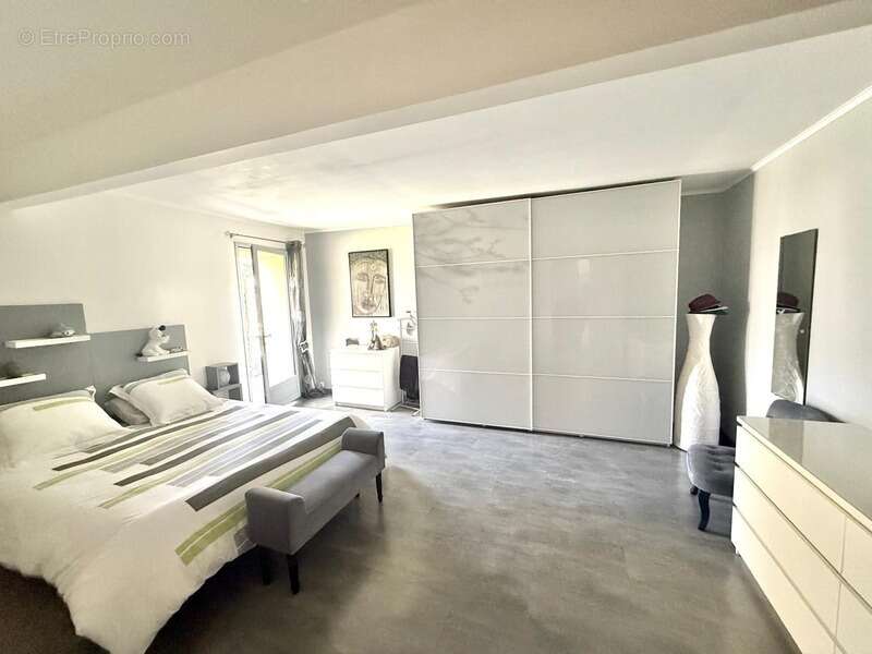 Maison à vendre 6 pièces  (78) - 4 chambres - garage indépendant - jardin - terrasse - dépendance - photo 9