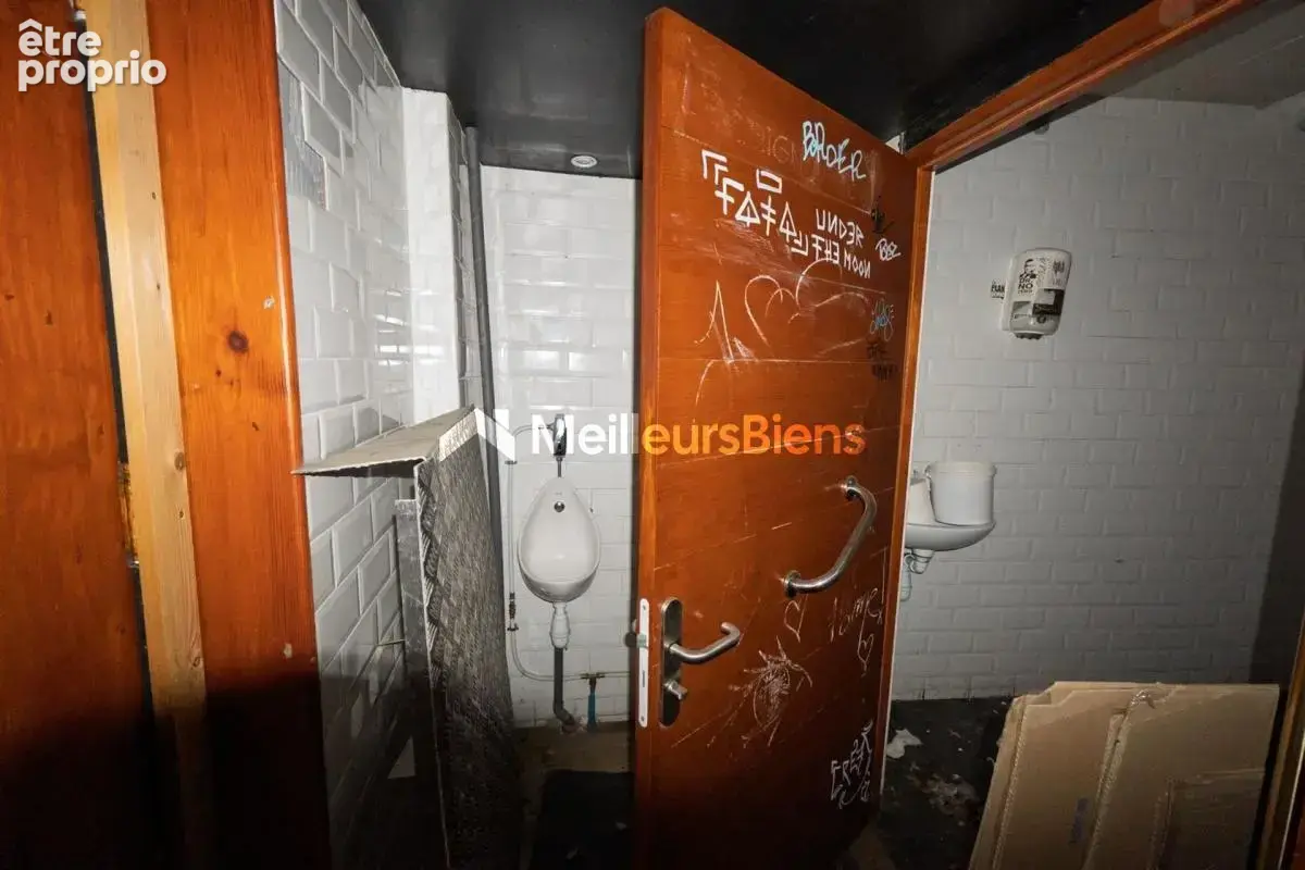 Local commercial de 68,74m² à rénover dans l'Écusson à Montpellier ! (34000) - photo 4