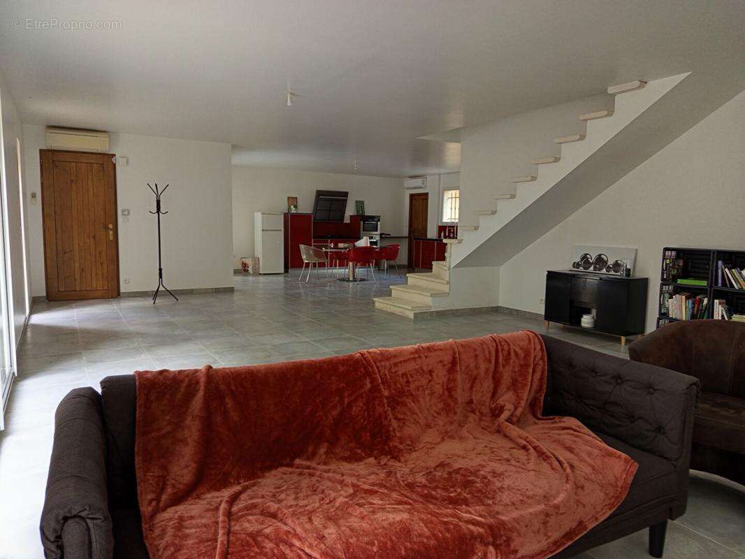 Maison à SAINT-RESTITUT