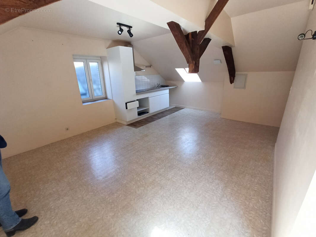 Commerce à AIXE-SUR-VIENNE