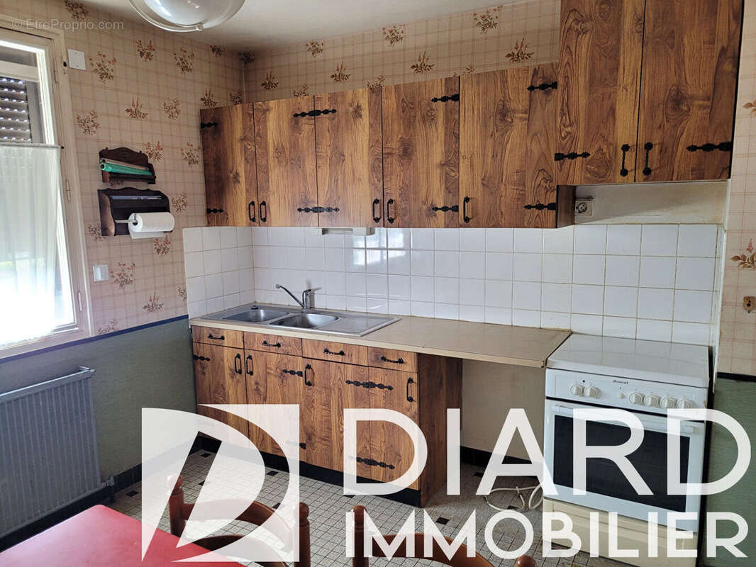 Nouveauté en exclusivité Cabinet DIard Immobilier ! Maison T5 idéalement située en plein centre de Chateaubourg - photo 2