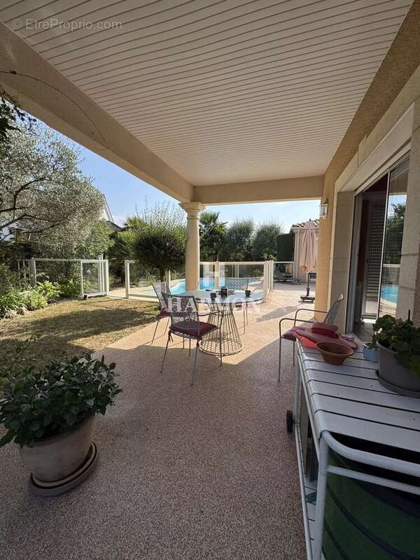 Harmon à vendre :  Élégante maison de plain-pied avec piscine à Pau - photo 8