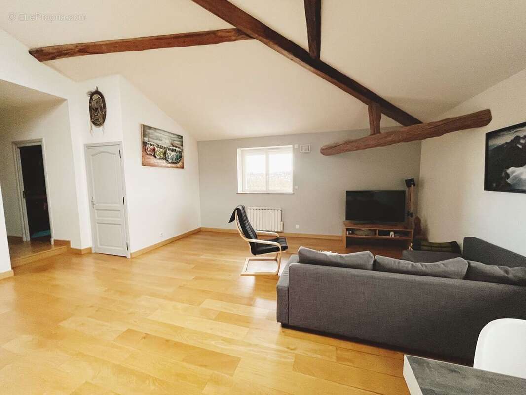 Appartement à FONTAINES-SAINT-MARTIN