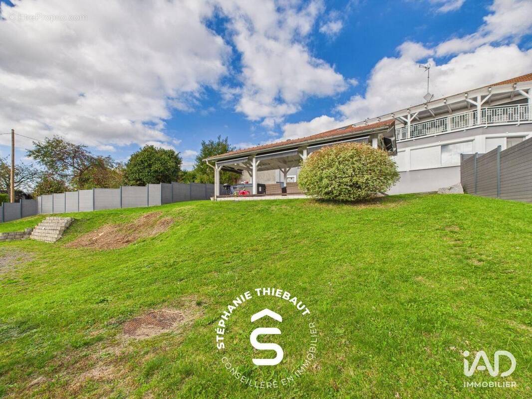 Photo 1 - Commerce à GRANDVILLERS