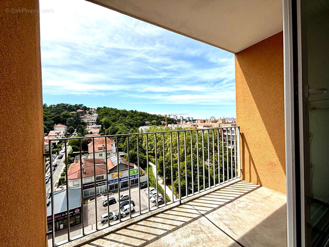 Lumineux T3 avec garage, balcon et vue dégagée - La Terrasse - photo 3
