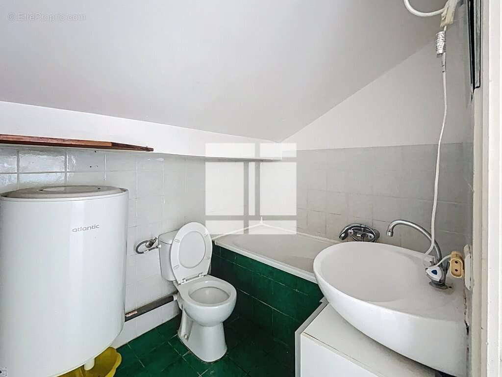 Bastia - centre ancien - t2 dernier etage - photo 10