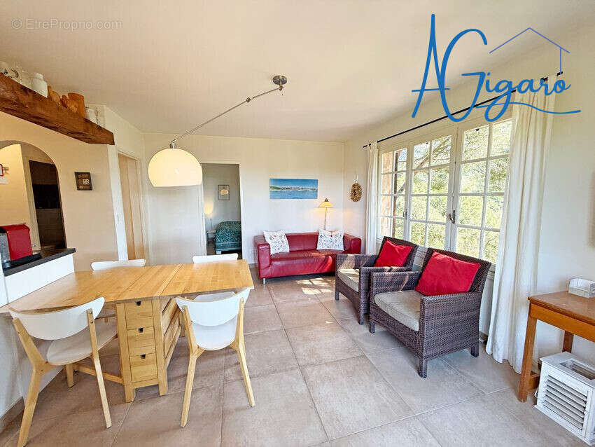 Appartement à LA CROIX-VALMER