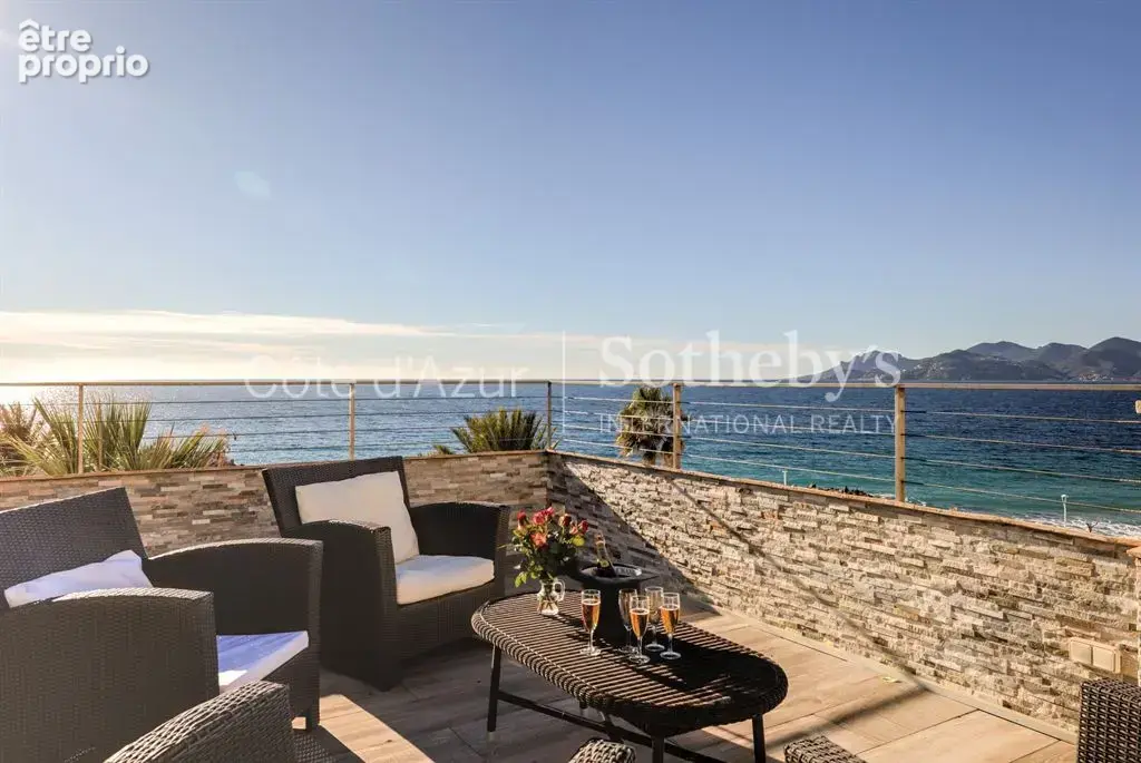Cannes, front de mer et vieux port, appartement 5 pièces dernier étage - photo 2