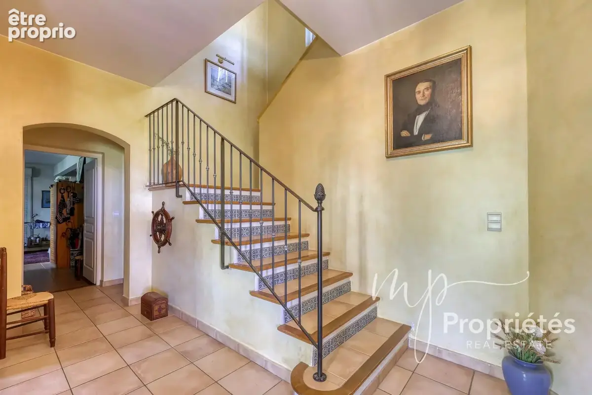À vendre Villa au Rayol-Canadel-sur-Mer EXCLUSIVITE -– Propriété vue mer , 5 chambres, piscine, plage et village à pied - photo 10