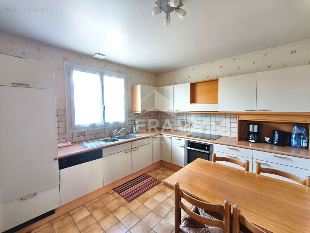 Maison à SAINT-DENIS-LES-BOURG