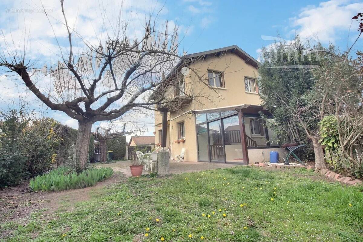 Maison à LE PEAGE-DE-ROUSSILLON