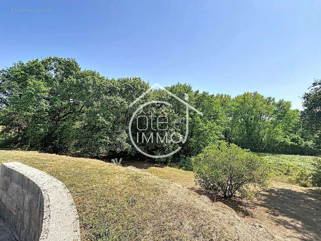 GUILLAC - Superbe propriété de 163 m2 de plain-pied avec piscine - photo 11