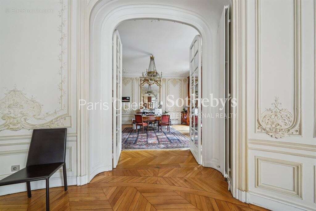 Appartement à PARIS-16E
