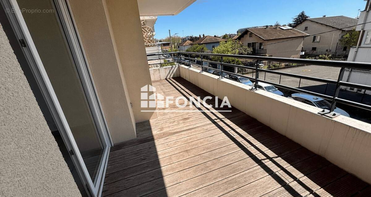 Appartement à DECINES-CHARPIEU
