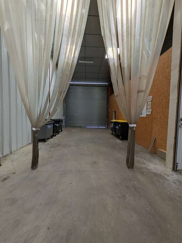 730 m² à La Saussaye  - photo 3