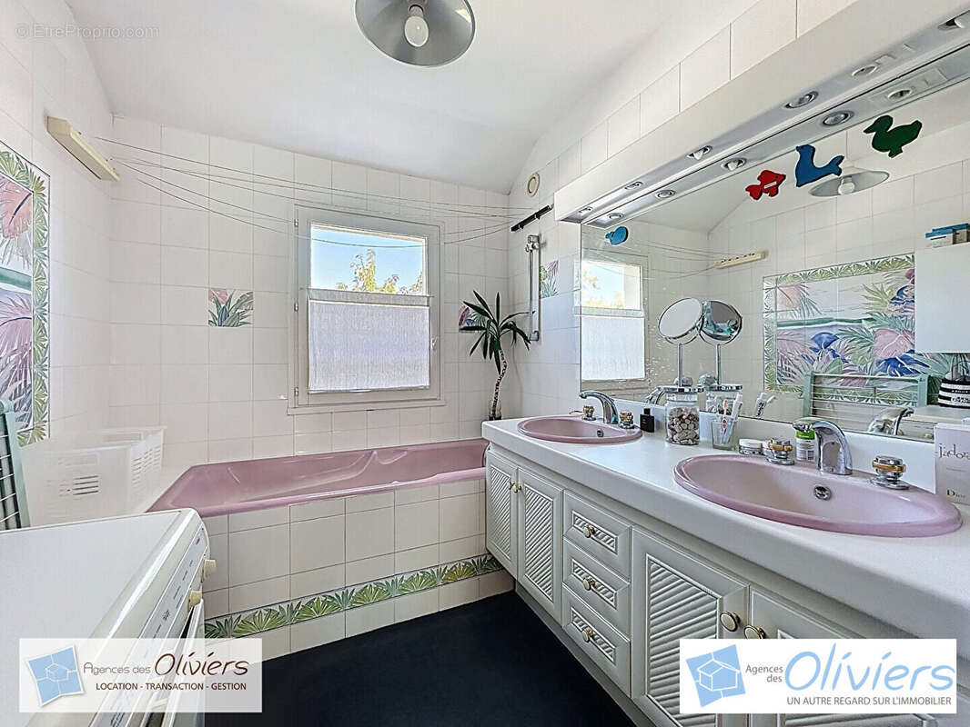 Maison à VOISINS-LE-BRETONNEUX