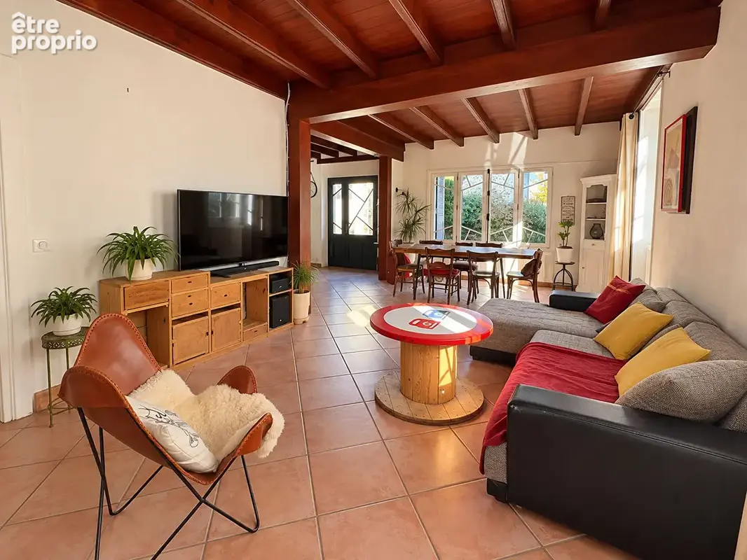 Maison 6 pièce(s) 204 m2 - photo 2