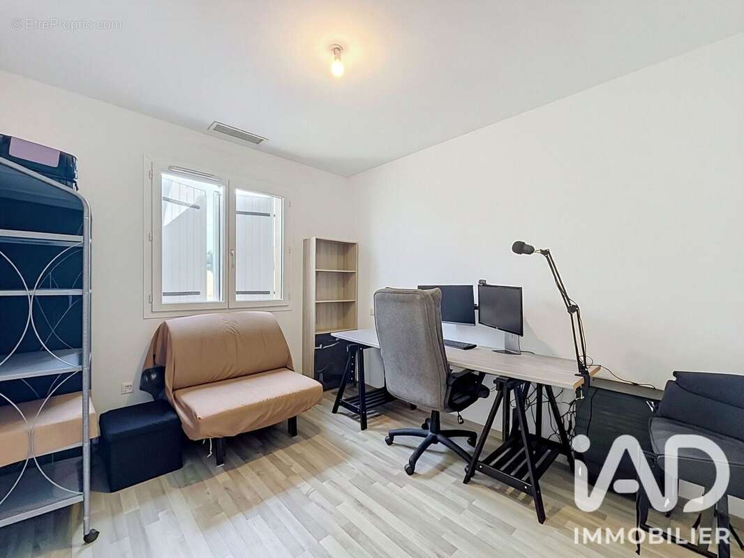 Maison 80 m² à Saint-Hilaire-Du-Bois  - photo 8