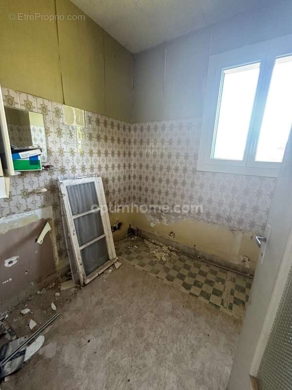 Maison 8 pièces à rénover de 200 m² avec permis accepté pour création de 2 logements – Moulidars (16290) - photo 12