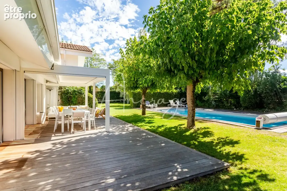 Maison contemporaine de 193 m2 habitables sur une parcelle de 1 176 m2 avec piscine - photo 2