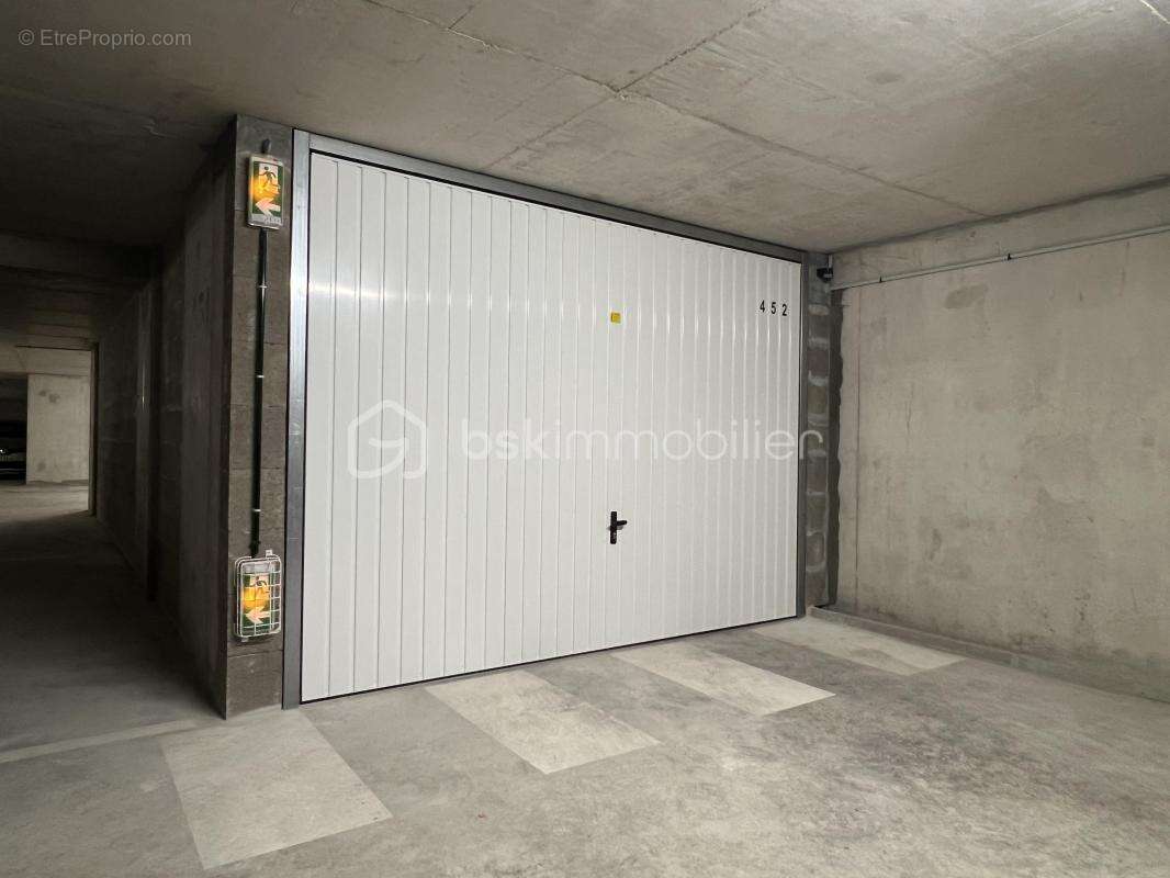 8 Box et 1 place de parking sur 167 m² + ou - - photo 13