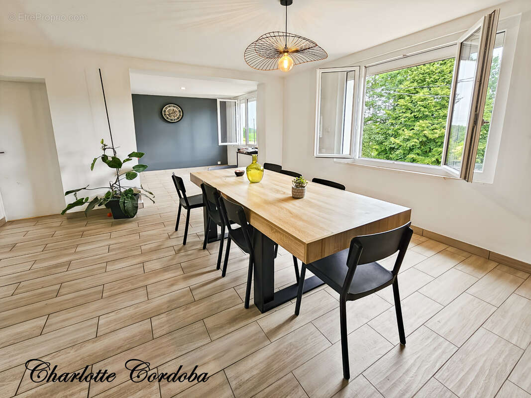  Maison entièrement rénovée – 2 chambres, possibilité 3 – Double garage à Xaintrailles - photo 2