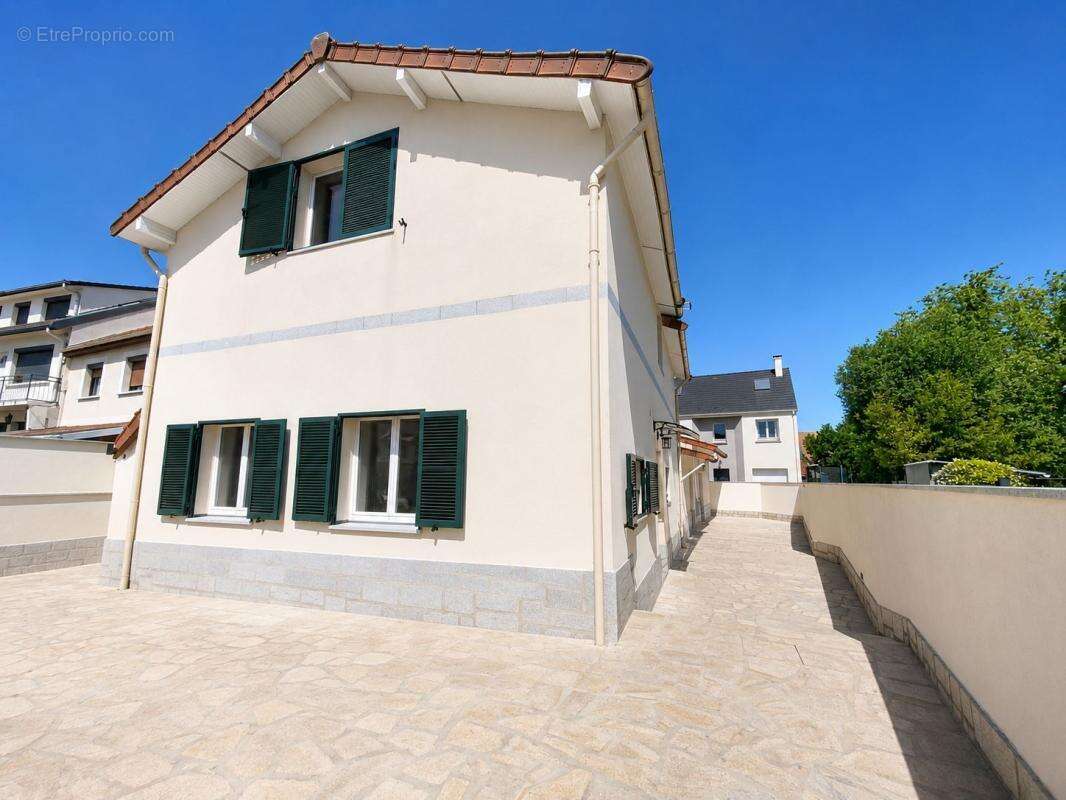 Maison individuelle avec dépendance - photo 2