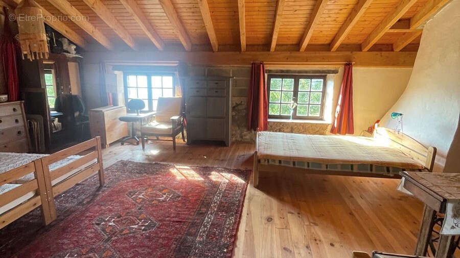 Maison à SAINT-JULIEN-LABROUSSE
