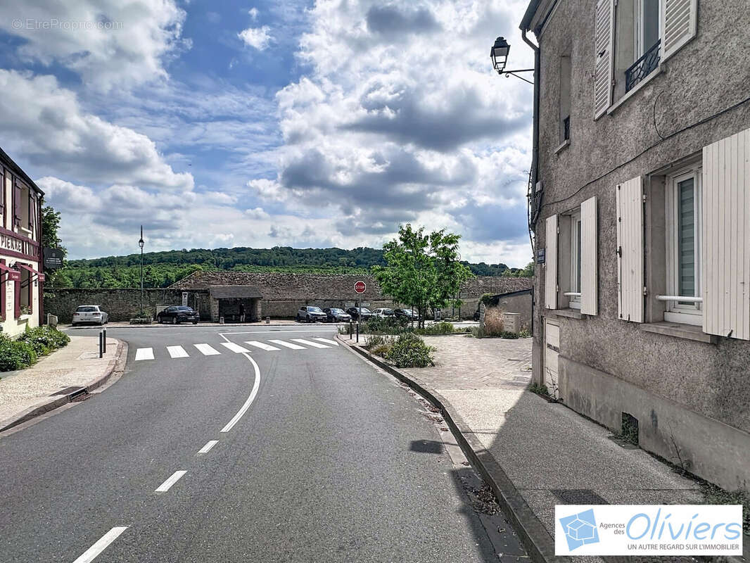 Appartement à DAMPIERRE-EN-YVELINES