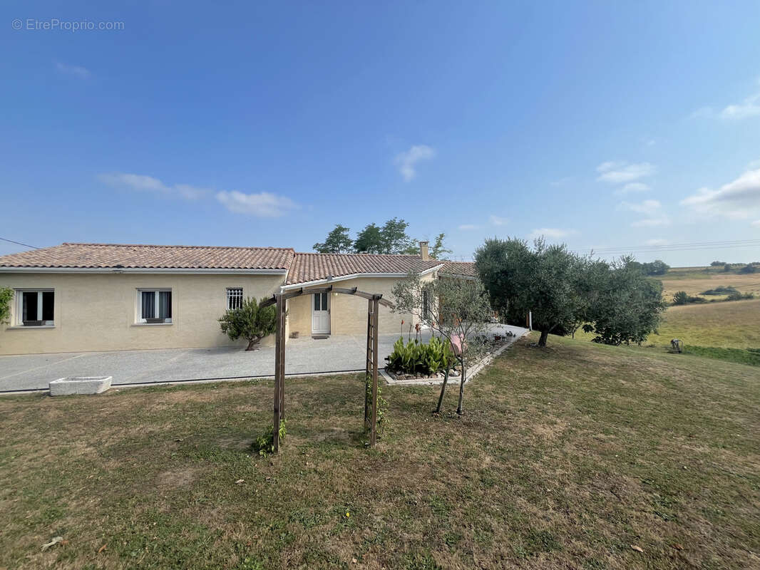 Maison la reole t6 145m2 + studio de 60m2 terrain de 2360m2 - photo 24