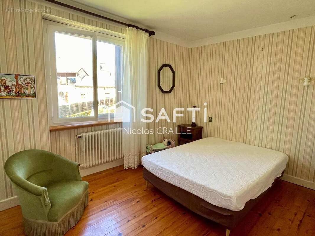 Maison 162 m² à Le Massegros  - photo 9