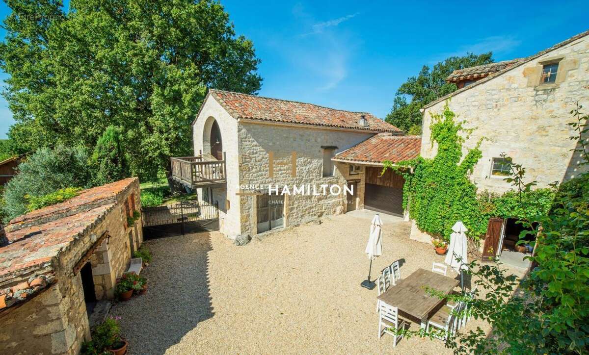 Maison à LIVERS-CAZELLES