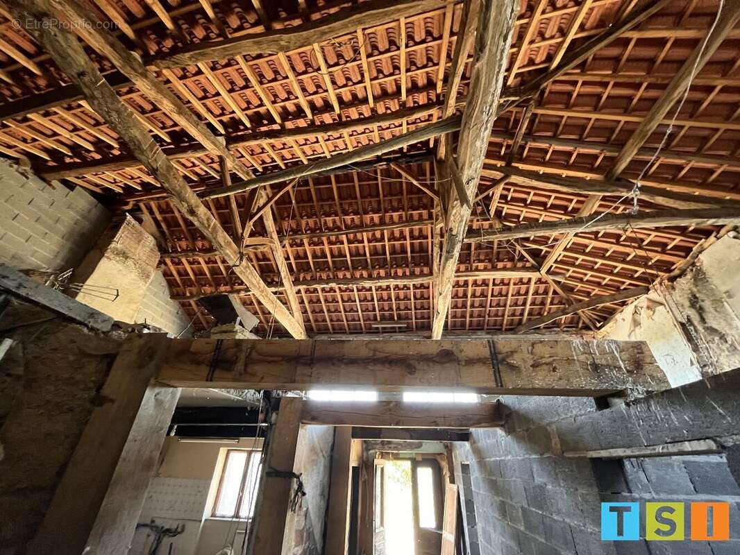 Maison à VILLENEUVE-DE-RIVIERE