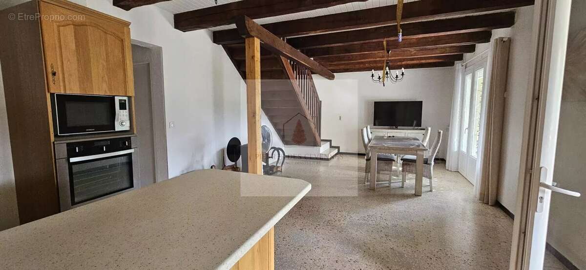 Maison à LE COLLET-DE-DEZE