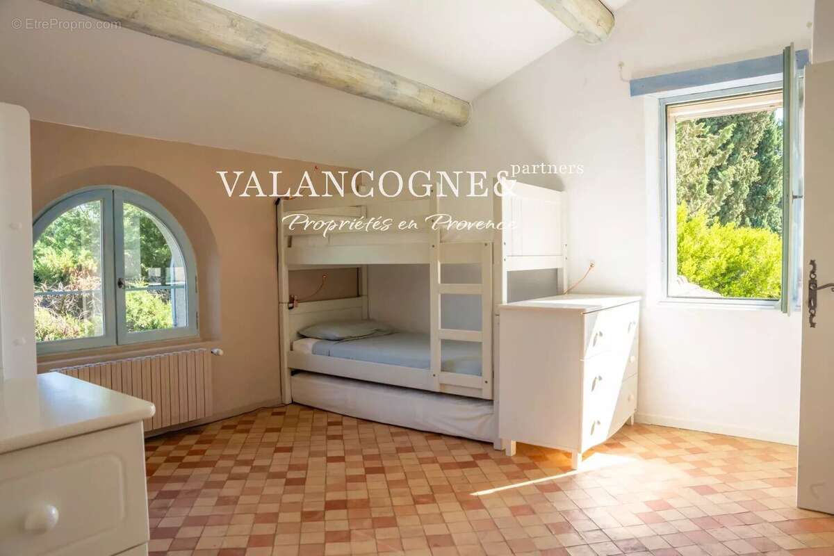 Mas Provençal de Charme avec Piscine et Tennis à Vendre - photo 26