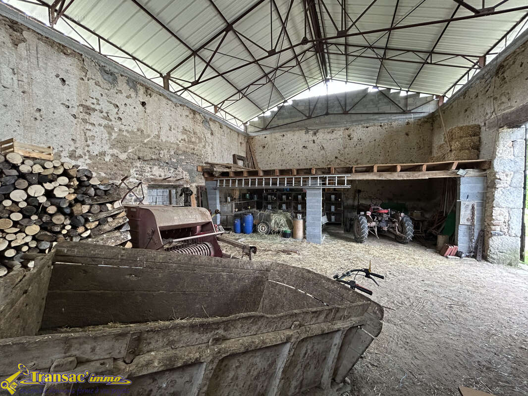 Corps de ferme 4 pièces 118m2 avec dépendances et terrain - photo 13
