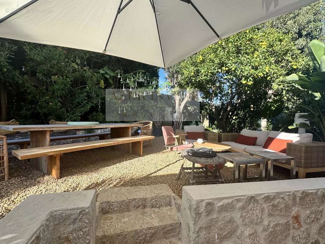 Appartement à ROQUEBRUNE-CAP-MARTIN