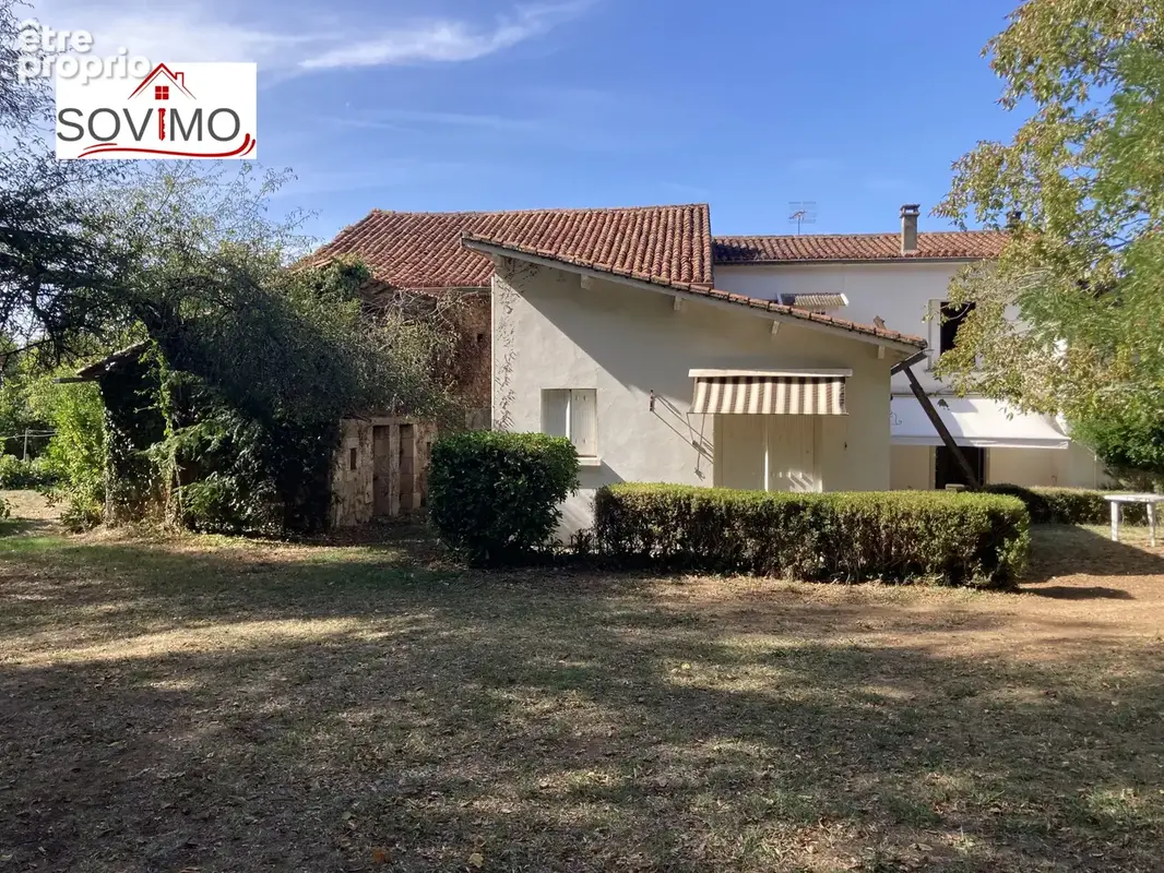 Belle propriété de caractère à restaurer avec parc et piscine sur 6428 m2 - photo 22