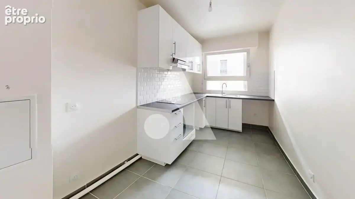 Appartement trois pièces avec balcon et cave Rue des Fauvelles 70 m2 - photo 4