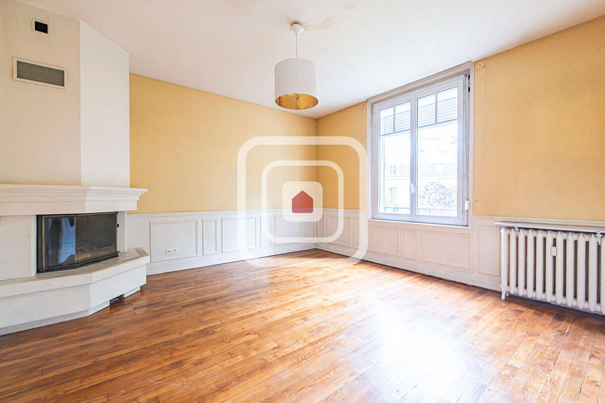 Appartement en duplex de 120m² avec 3 chambres et 2 salle de bain / douche - photo 3